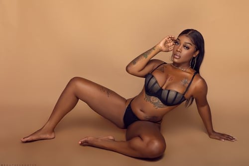 UPSCALE BADDIE