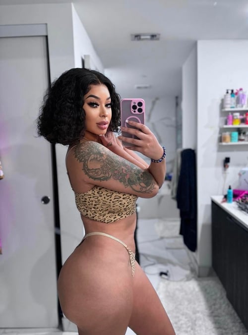 JUICY & SUBMISSIVE 😍🍑👅👅