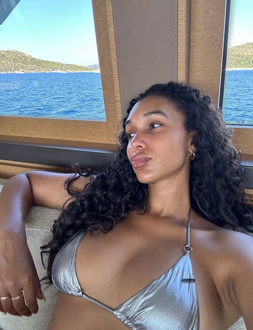 I am always in a cheerful mood and always creamy don’t hesitate to text me🥰🥰