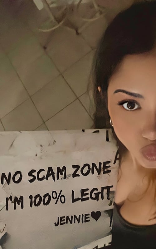 Sweet 🍯 , wet and juicy 🐱 with un-deniable seductive sexy figure 😌