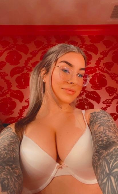 SEXY 😍 ESCORT AVAILABLE 🍌 FOR SEXUAL MEETUPS 😈🥶 AND BODY MASSAGE 💆🏽♀️💕