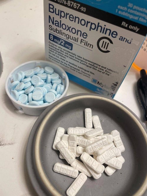 I’m Jeniffa🍑🍆 ,Sells Drugs❄️💊&weed Add me for hookup,couples fun,Bdsm