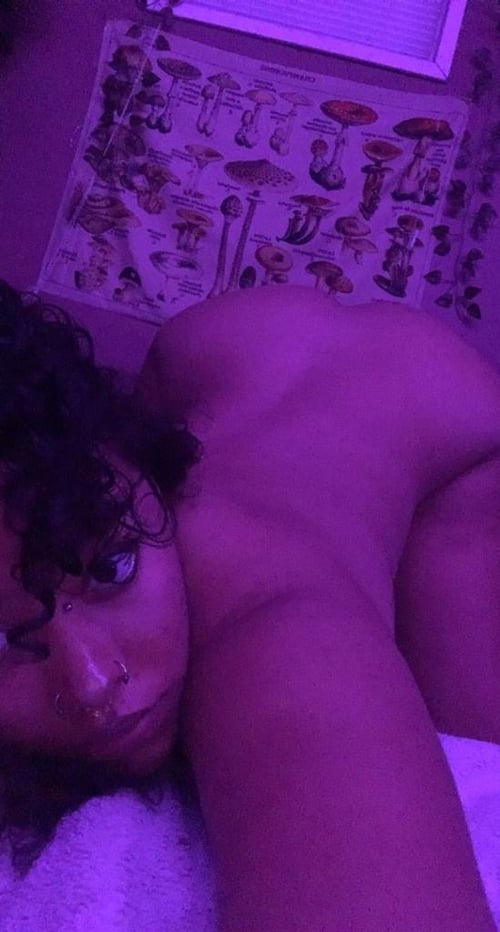 Are you stressed and need Some hot reliever? I’m a horny mature girl, I love squirting 💦 I Wanna fu