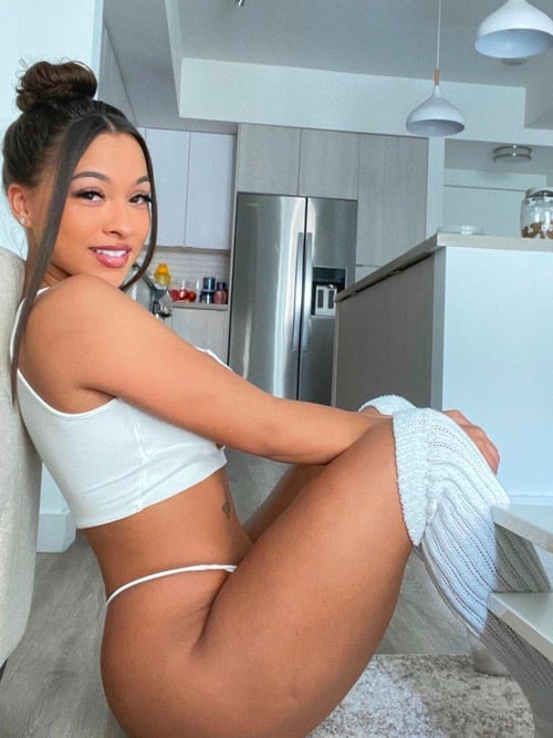 Exotic Bombshell Talia