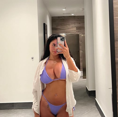 Hi ☺️ !! My name is Laurie I am 25 years old