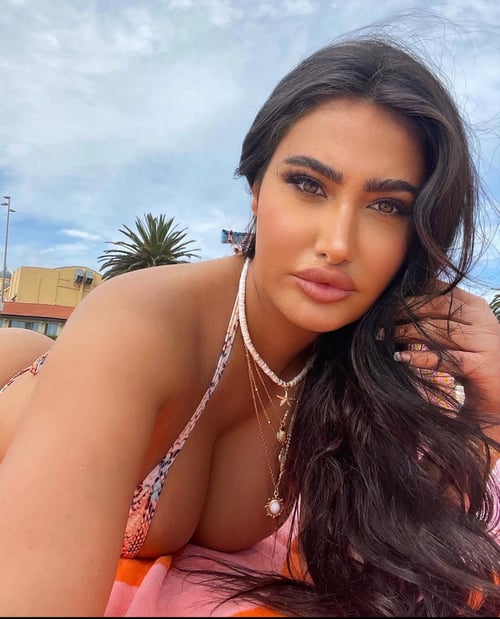 Sweet 🍑🍯 Hot & Sexy, Clean & soft Pussy. I’m available for both Incall and outcall