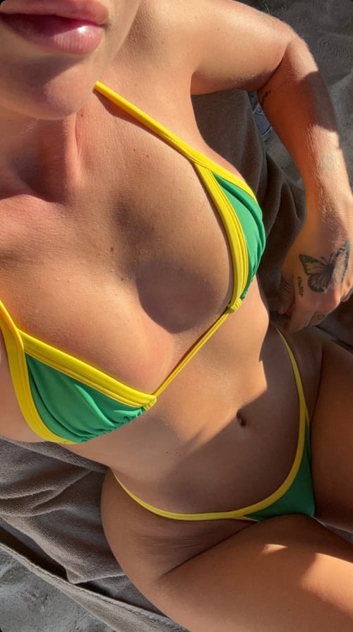 HORNY AND WET💦🤤CLEAN T!TS AND PUS$Y👅😻 Text me here (610) 800-4368