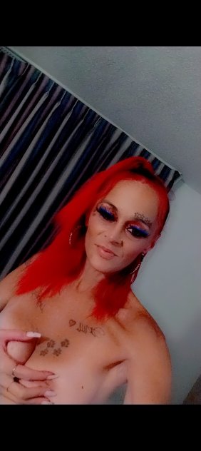 I'm the girl who does the things your wife and girlfriend won't 💋