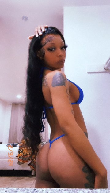 Cum n Enjoy my Tight wet pussy🥰 Treat Yourself to a Treat like me 😘