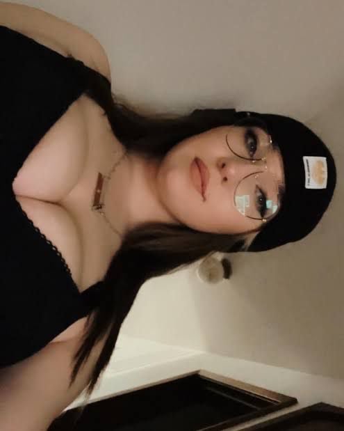 🧲 AM AVAILABLE 🧲WANNA TASTE 😛HOW SWEET😋 I AM? 💘 ❤️