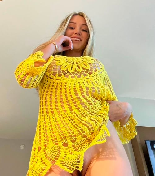 Hey hit me on 954 248 9339 🍑🍯 Hot & Sexy, Clean & soft.Now i'm available for incall outcall