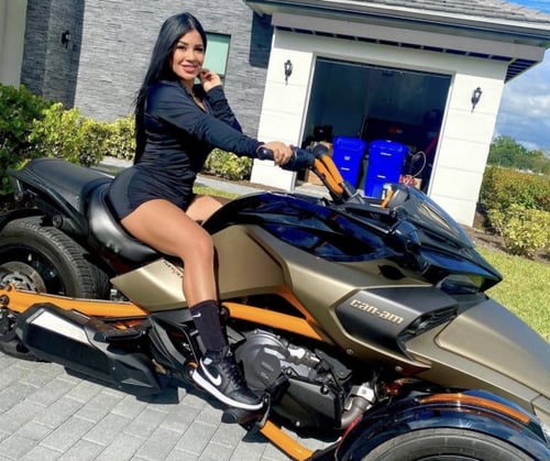 100% independent & real , I don’t ask for deposit , I FaceTime verify!