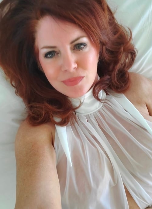 40 YEAR OLD LADY HERE FOR FUN&MASSAGE