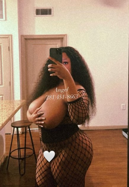 ANGEL LYNN’s here🥂