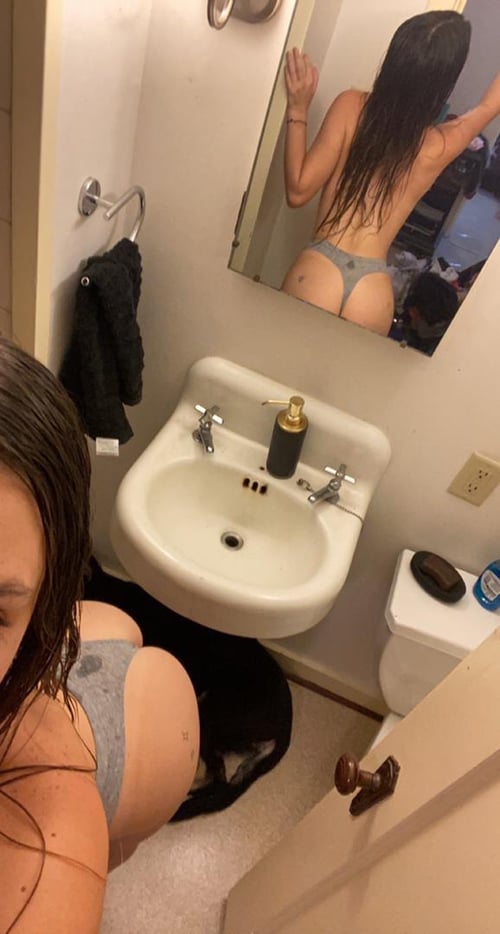 Available for hook up and fun 👅💦🍆🍑