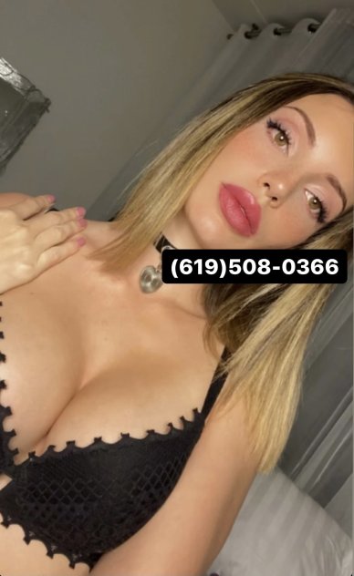 Exotic Bombshell Ready To Party