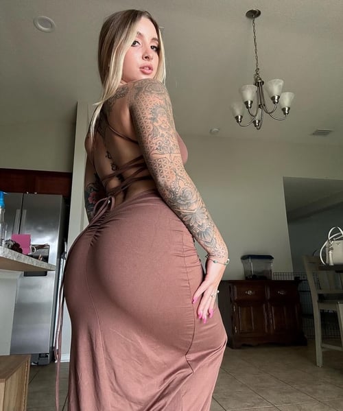 HOOK UP AVAILABLE 🥰😍😘