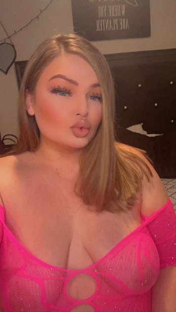 Curvy Bubbly Blonde