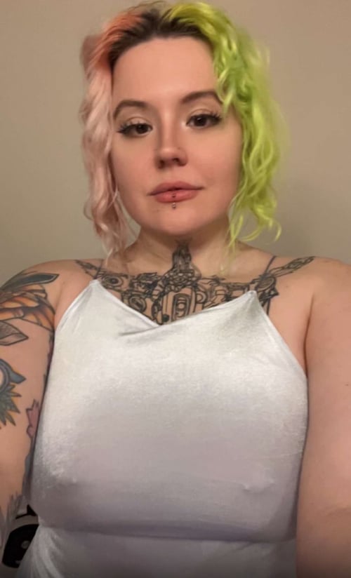 I’m a❤️professional 💯sexworker👅hit me up if you’re down to have fun💯🥰