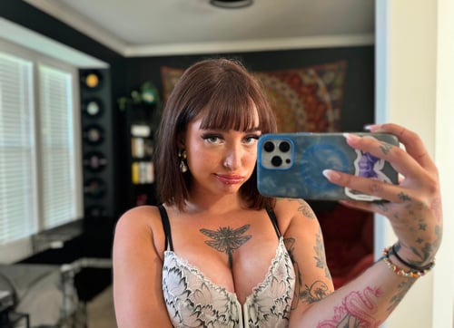 Hot local escort down to hookup and have fun HMU now🍑💦🍆