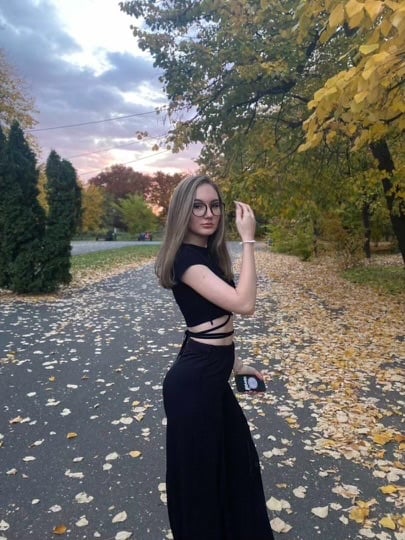 Discreet sex with Caucasian sexy girl
