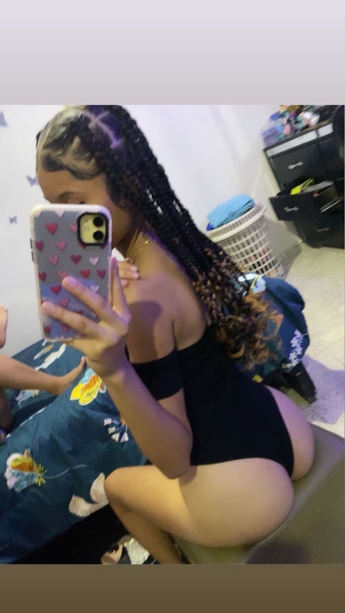 me of your life....real photos Hot girl 🔥 with anincredible body 🍑 B