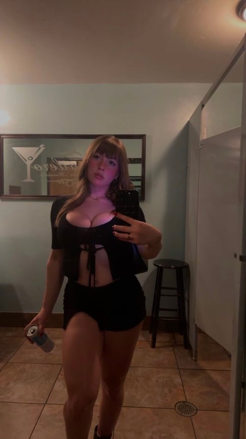 Am available for hookup and massage Incall or outcall 🍑🍆
