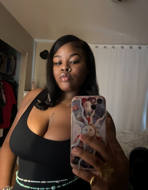 Add me up for unforgettable content💋 also available for incall outcal