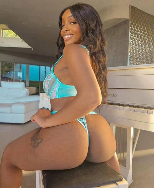 I’m available for hookup you need my services Dm