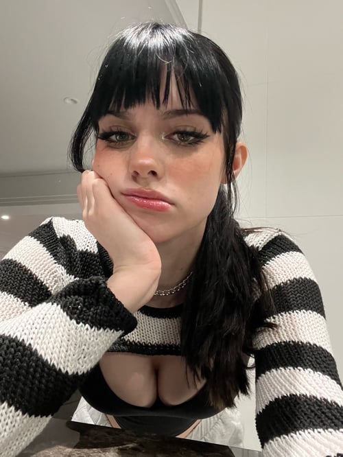 I am Hannah, really sweet and polite๐๐HMU on Hotline: (213) 649-9447 Snapchat: h_keele21