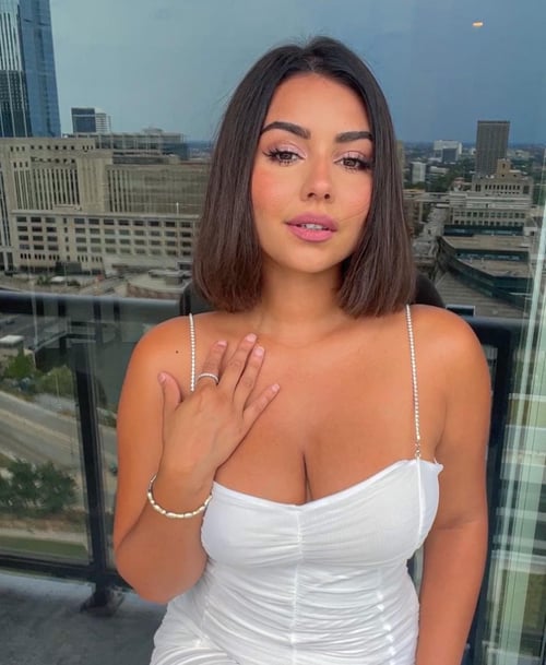 I offer affordable massage with sex i'm professional discreet and genuine