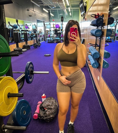 I offer affordable massage with sex i'm professional discreet and genuine