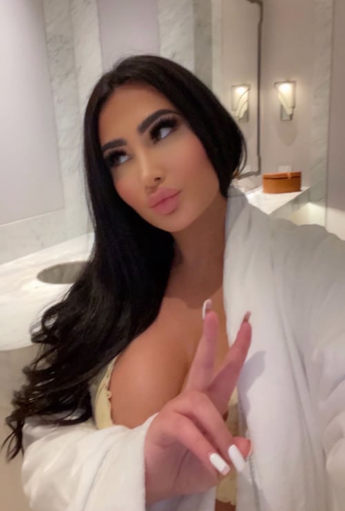 Sweet 🍑🍯 Hot & Sexy, Clean & soft Pussy. I’m available for both Incall and outcall