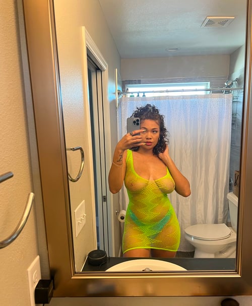 AVAILABLE For HOOKUP/NIGHT STANDS,HMU +1(240) 394-9698 Let me sit on your face👅.