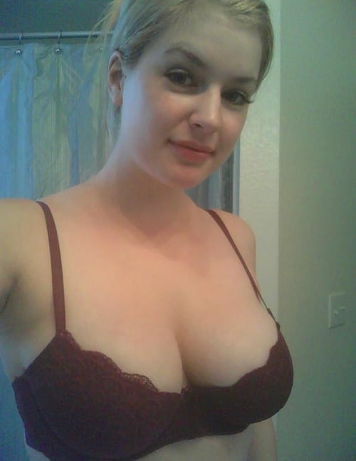 Escort Hit Me Up