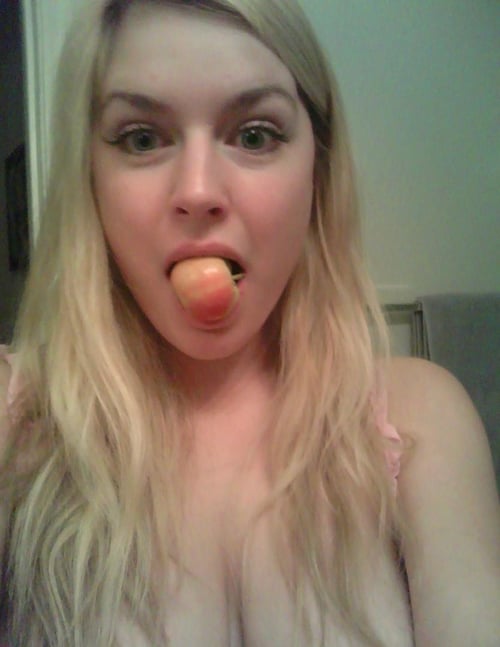 Escort Hit Me Up