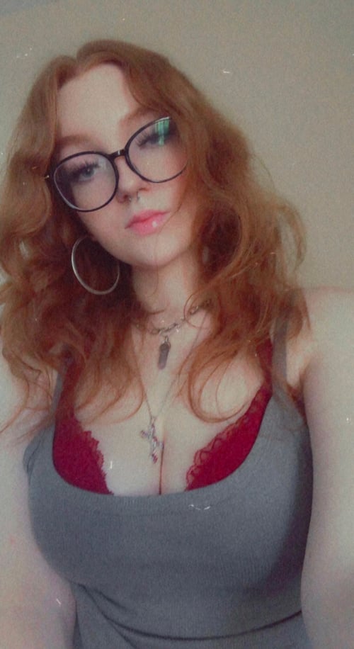 Hit me up if you are down for hookup chat me up : +1(417) 290-4007or Snapchat: edwige_ives99