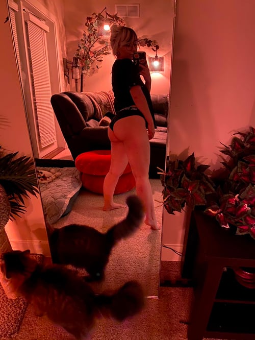 Petite, Passionate, and Discreet – Your Escape Awaits❤️🫶