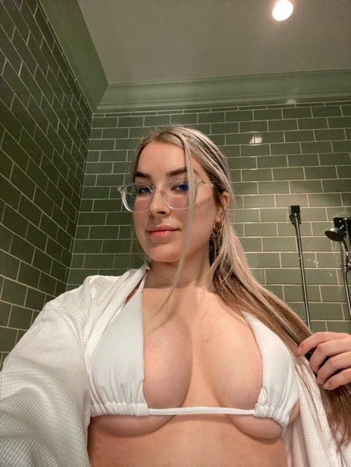 Hey hit me on 9853224417🍑🍯 Hot & Sexy, Clean & soft Pussy.Now i'm available for incall outcall.