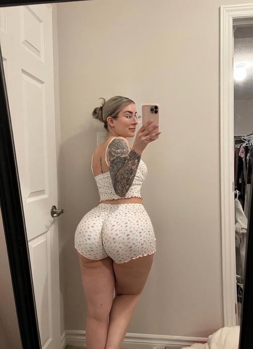 Hey hit me on 9853224417🍑🍯 Hot & Sexy, Clean & soft Pussy.Now i'm available for incall outcall.