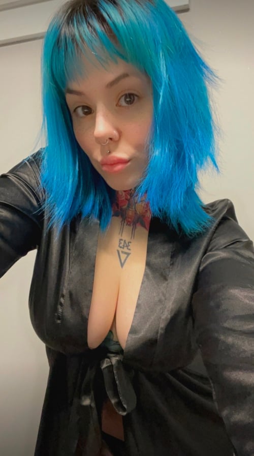 HMU for hookup and my nudes ,Am ready to help you get wet and ride your cock +1 (270) 906-0907
