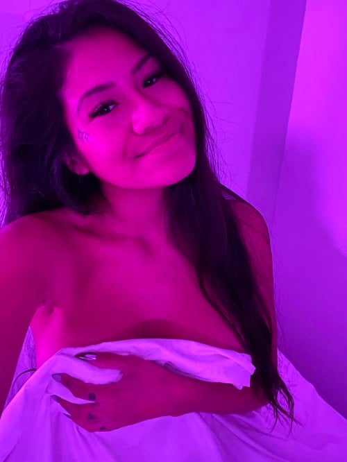 AVAILABLE FOR BODY MASSAGE SESSION WITH HAPPY ENDING😉😘