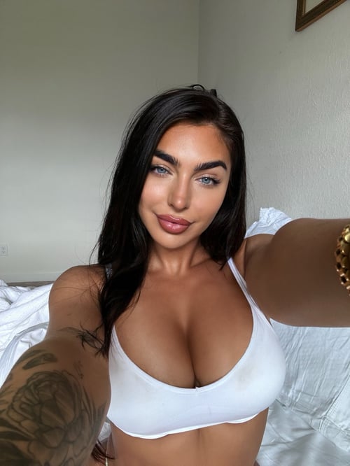 Hey I’m available for both incall and outcall escort or massage service