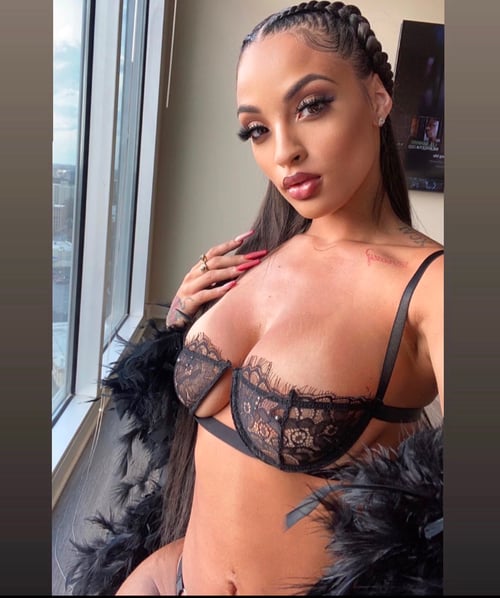 Good afternoon, you wanna have juicy 💦 wet sex ?