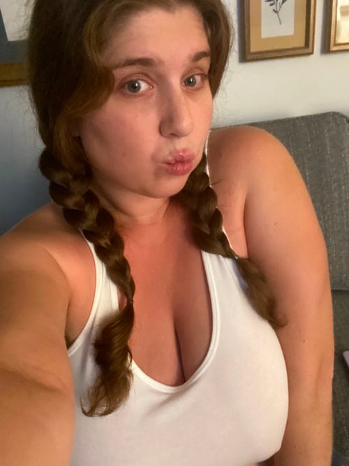CLEAN FUN PROVIDING MASSEUSE! KAY