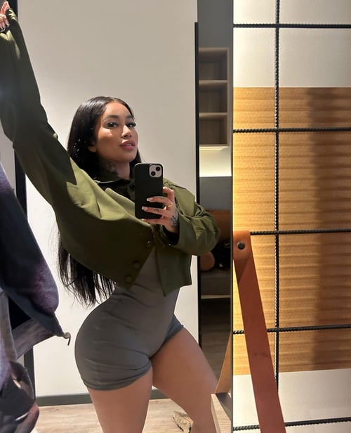 I’m an escort 💦🍆 HMU whenever you need me 💯 I give blow jobs and s*x at cool rates😍💦🍆