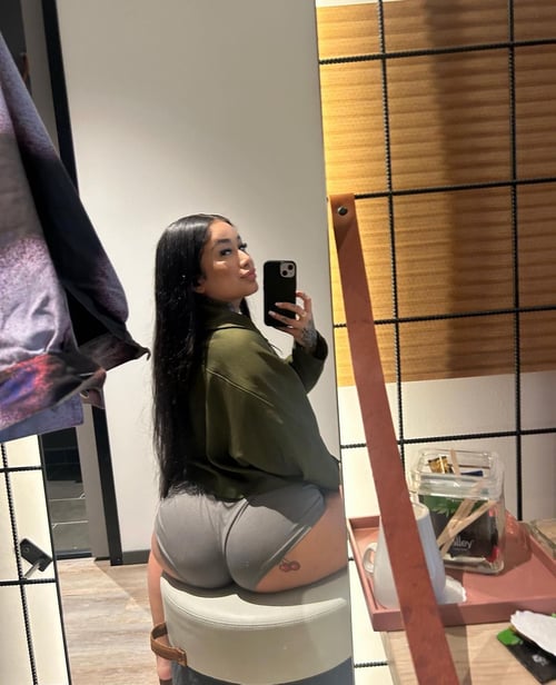 I’m an escort 💦🍆 HMU whenever you need me 💯 I give blow jobs and s*x at cool rates