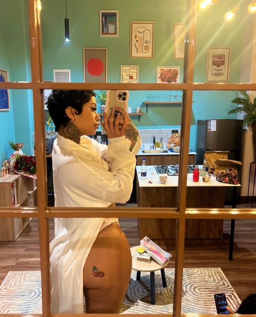 I’m an escort 💦🍆 HMU whenever you need me 💯 I give blow jobs and s*x at cool rates