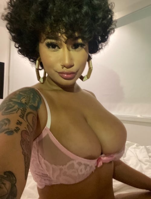 I’m an escort 💦🍆 HMU whenever you need me 💯 I give blow jobs and s*x at cool rates