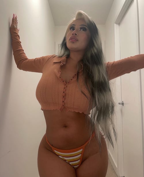 I’m an escort 💦🍆 HMU whenever you need me 💯 I give blow jobs and s*x at cool rates